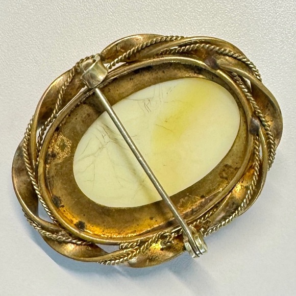 Antique Victorian Cameo Brooch - Picture 5 of 6